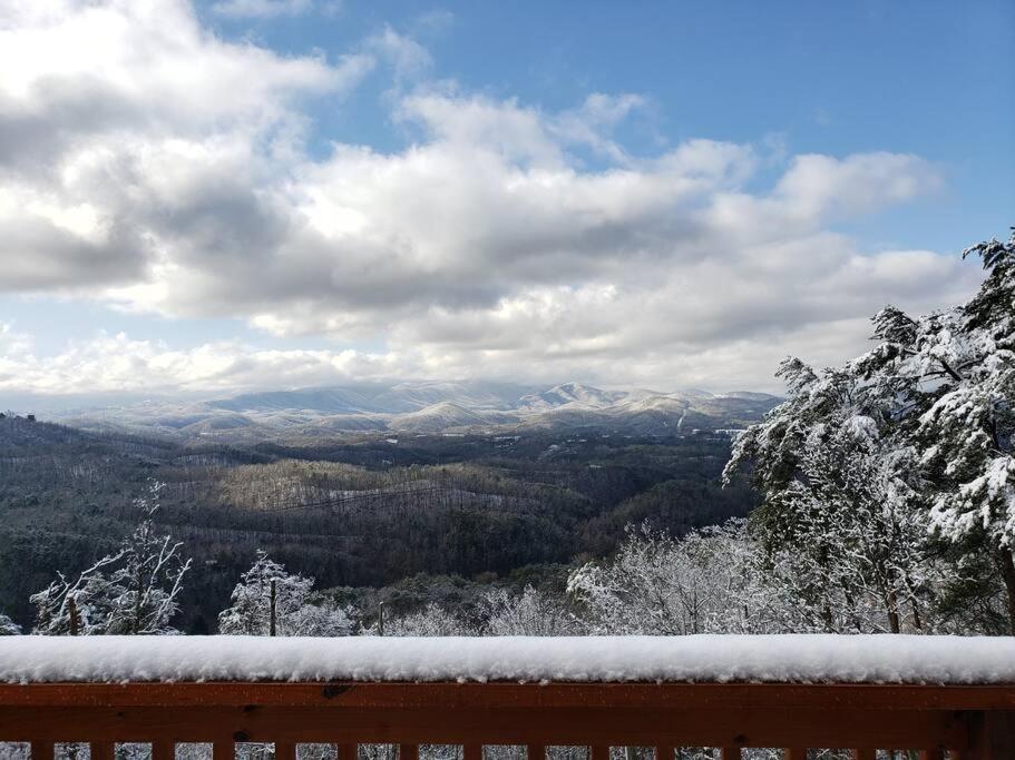 Yogi'S Den: Breathtaking Views! 3 Min To Dollywood, On 1 Acre! Villa Sevierville Exterior photo