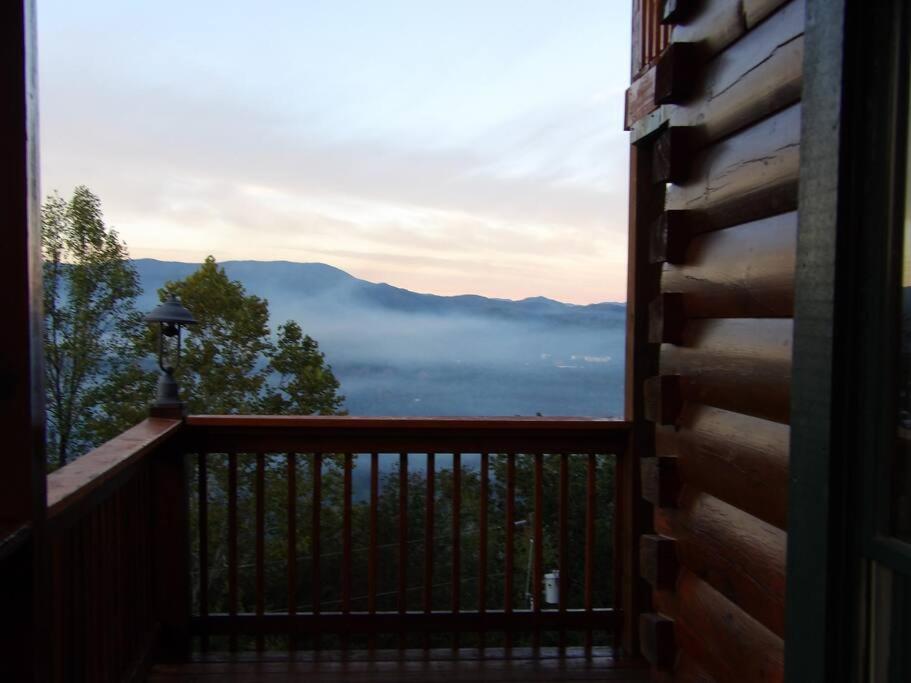 Yogi'S Den: Breathtaking Views! 3 Min To Dollywood, On 1 Acre! Villa Sevierville Exterior photo