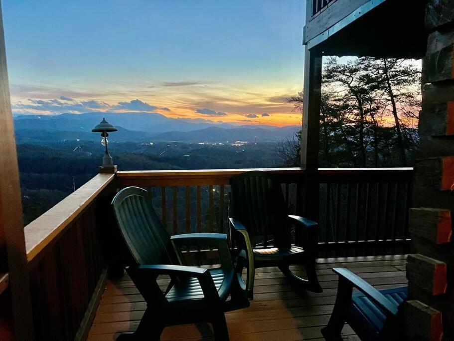 Yogi'S Den: Breathtaking Views! 3 Min To Dollywood, On 1 Acre! Villa Sevierville Exterior photo