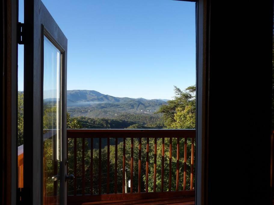 Yogi'S Den: Breathtaking Views! 3 Min To Dollywood, On 1 Acre! Villa Sevierville Exterior photo