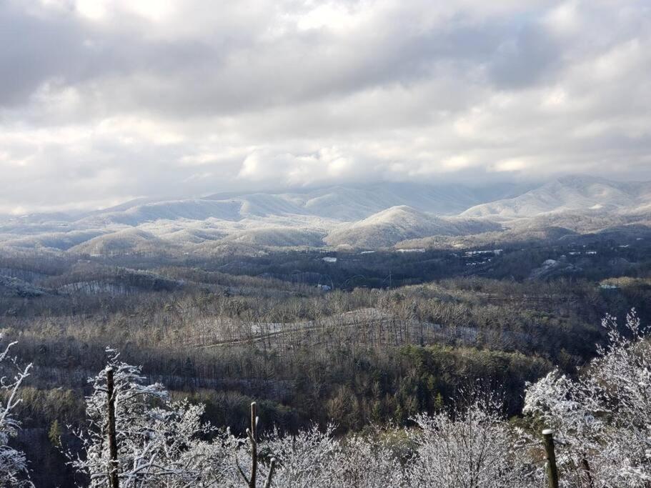 Yogi'S Den: Breathtaking Views! 3 Min To Dollywood, On 1 Acre! Villa Sevierville Exterior photo